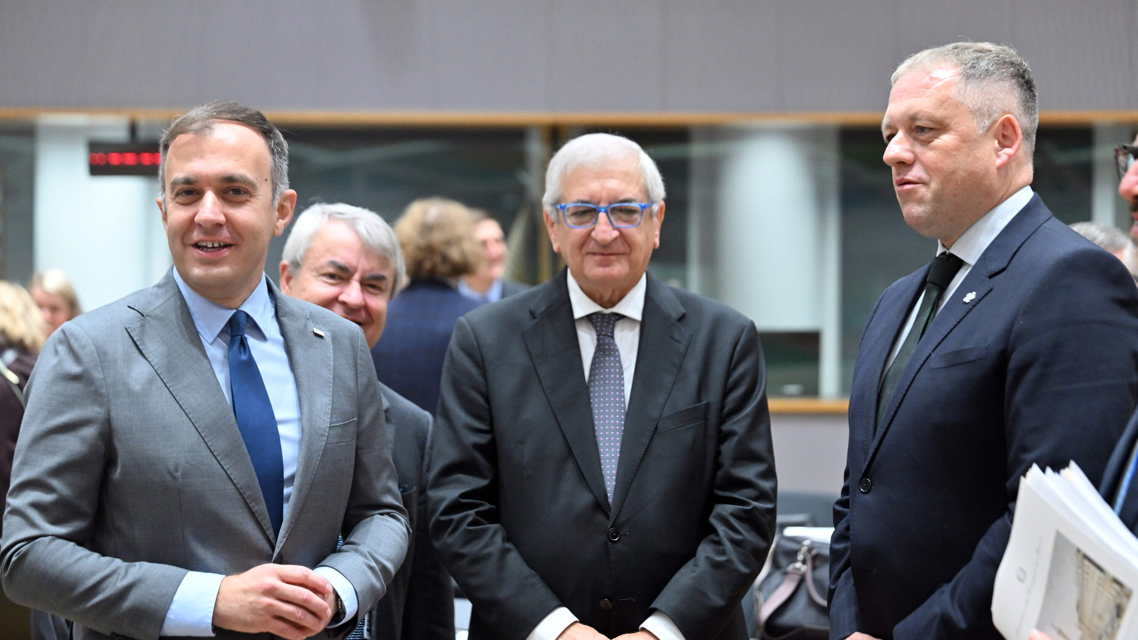 Spectrum auctions and tech investments to fund Brussels, under Greek EU budget plans
